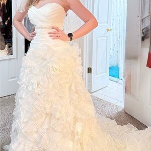 Elegant White Strapless Wedding Dress